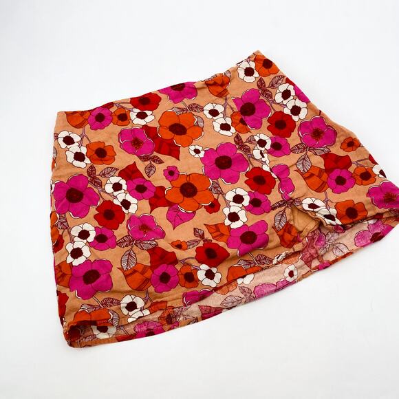 Urban Outfitters pink floral mini skirt - Picture 2 of 4
